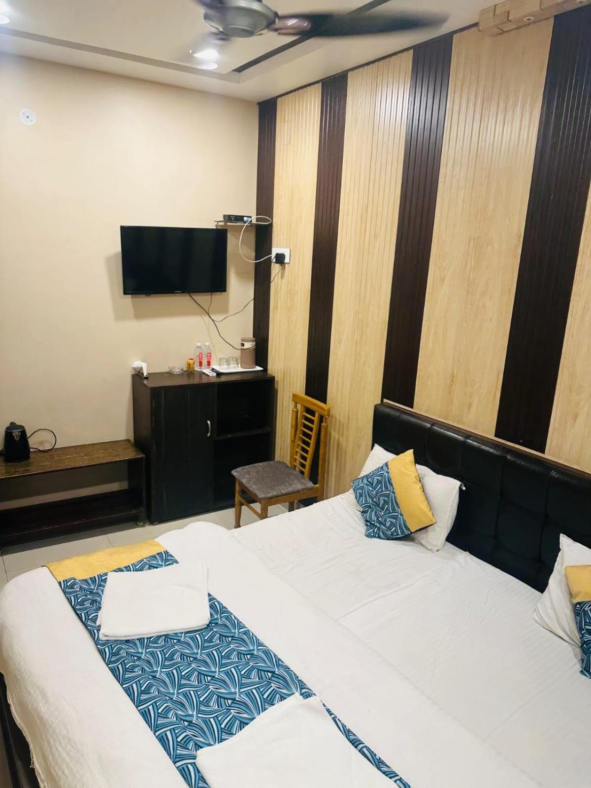 Hotel Deva Inn Varanasi Exterior photo