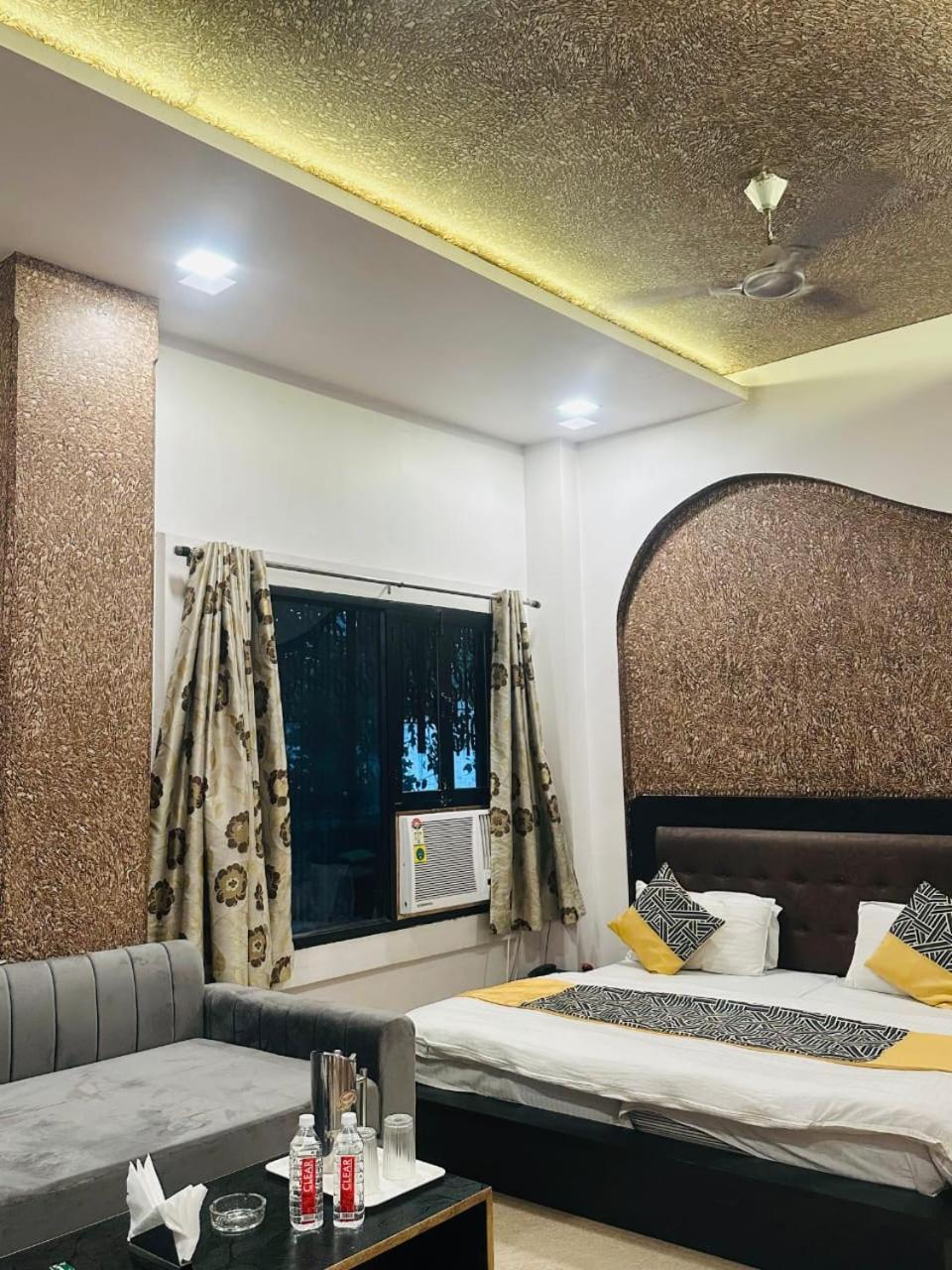 Hotel Deva Inn Varanasi Exterior photo