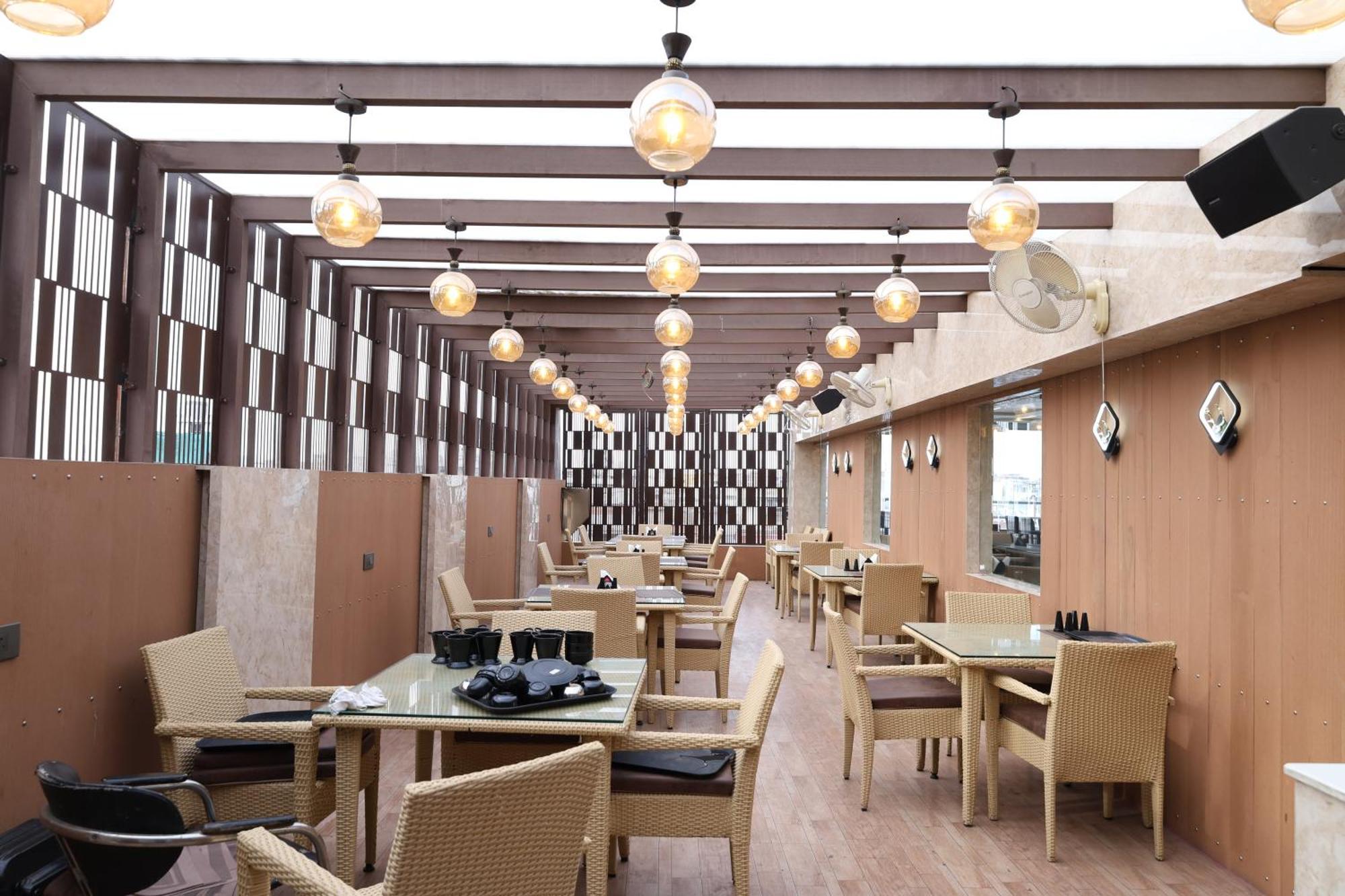 Hotel Deva Inn Varanasi Exterior photo